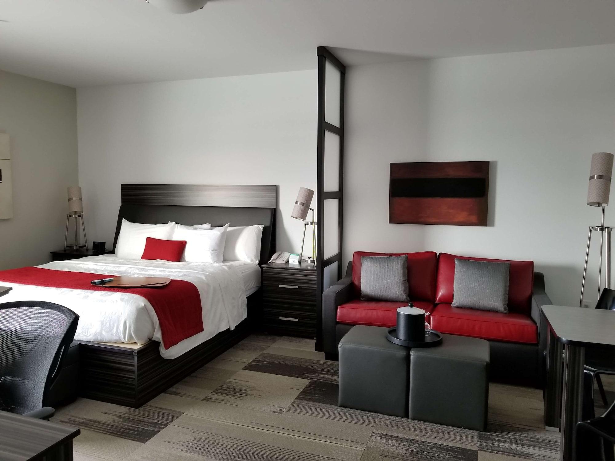 Best Western Plus Airport Inn & Suites Saskatoon Bagian luar foto