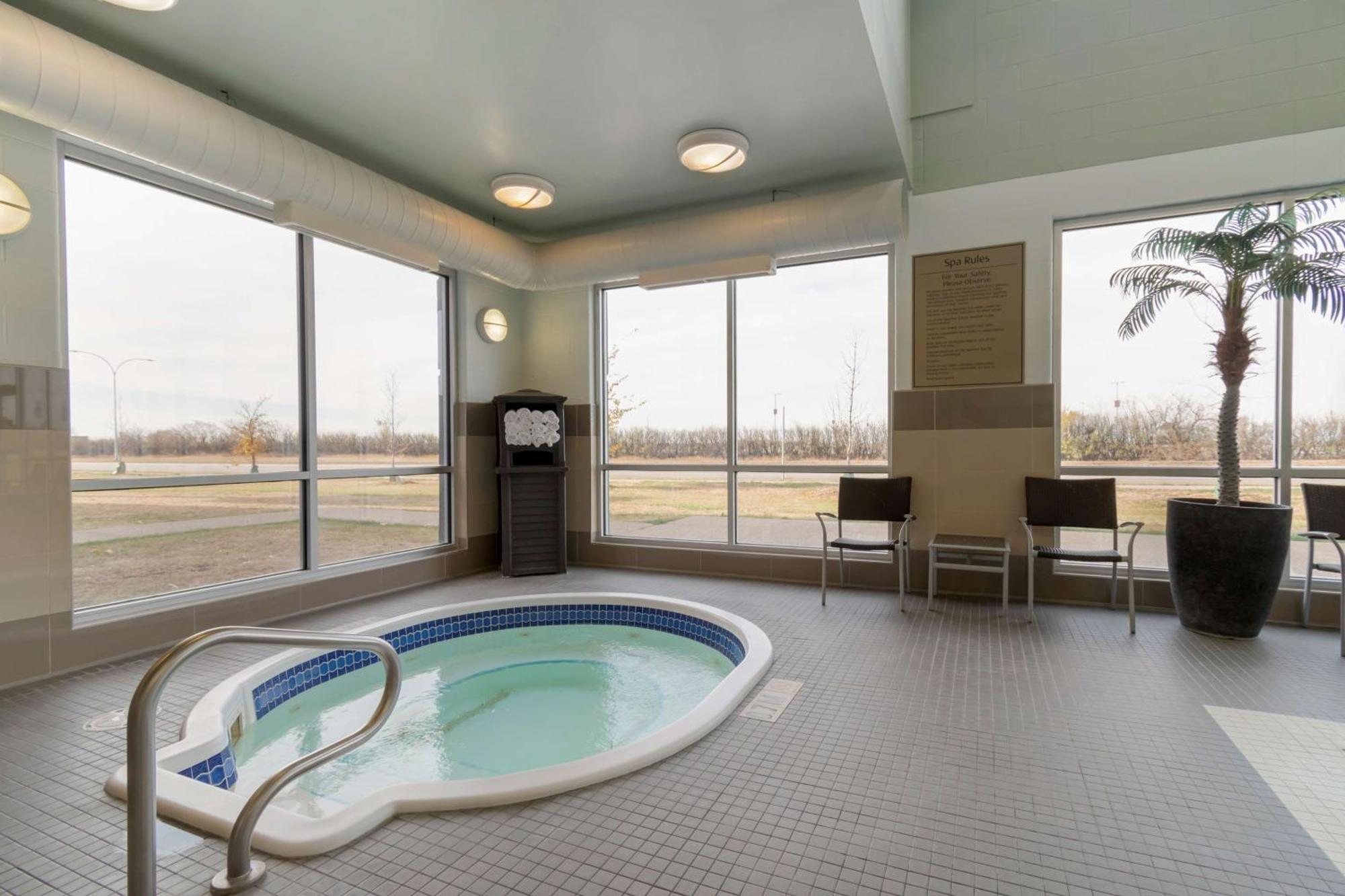 Best Western Plus Airport Inn & Suites Saskatoon Bagian luar foto