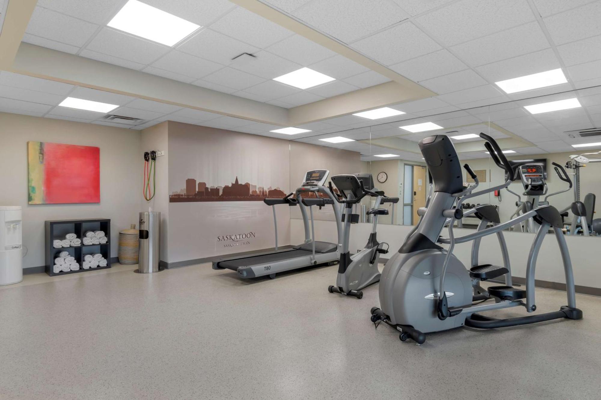 Best Western Plus Airport Inn & Suites Saskatoon Bagian luar foto