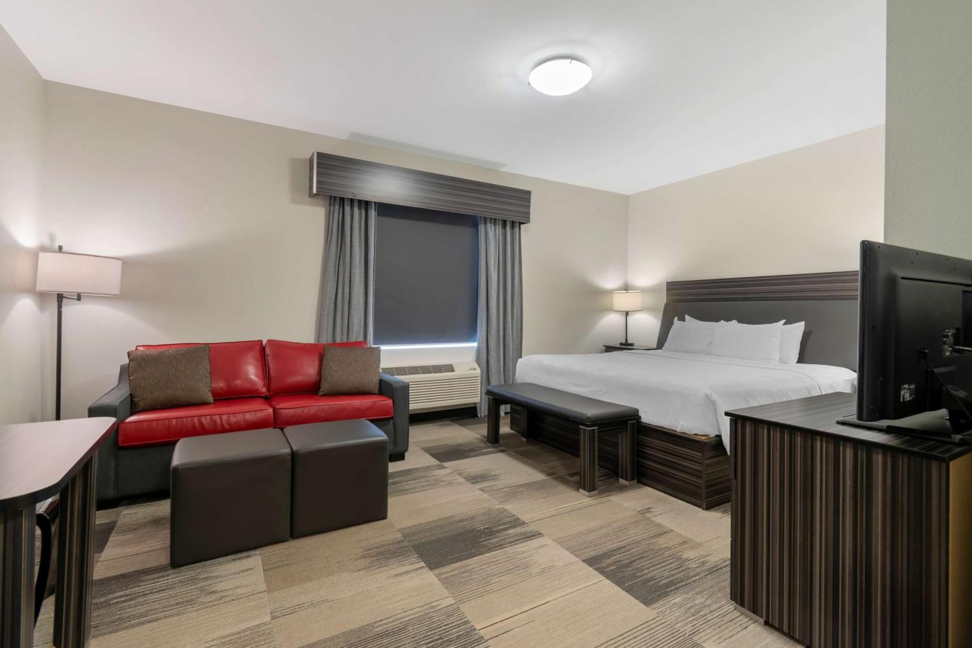 Best Western Plus Airport Inn & Suites Saskatoon Bagian luar foto