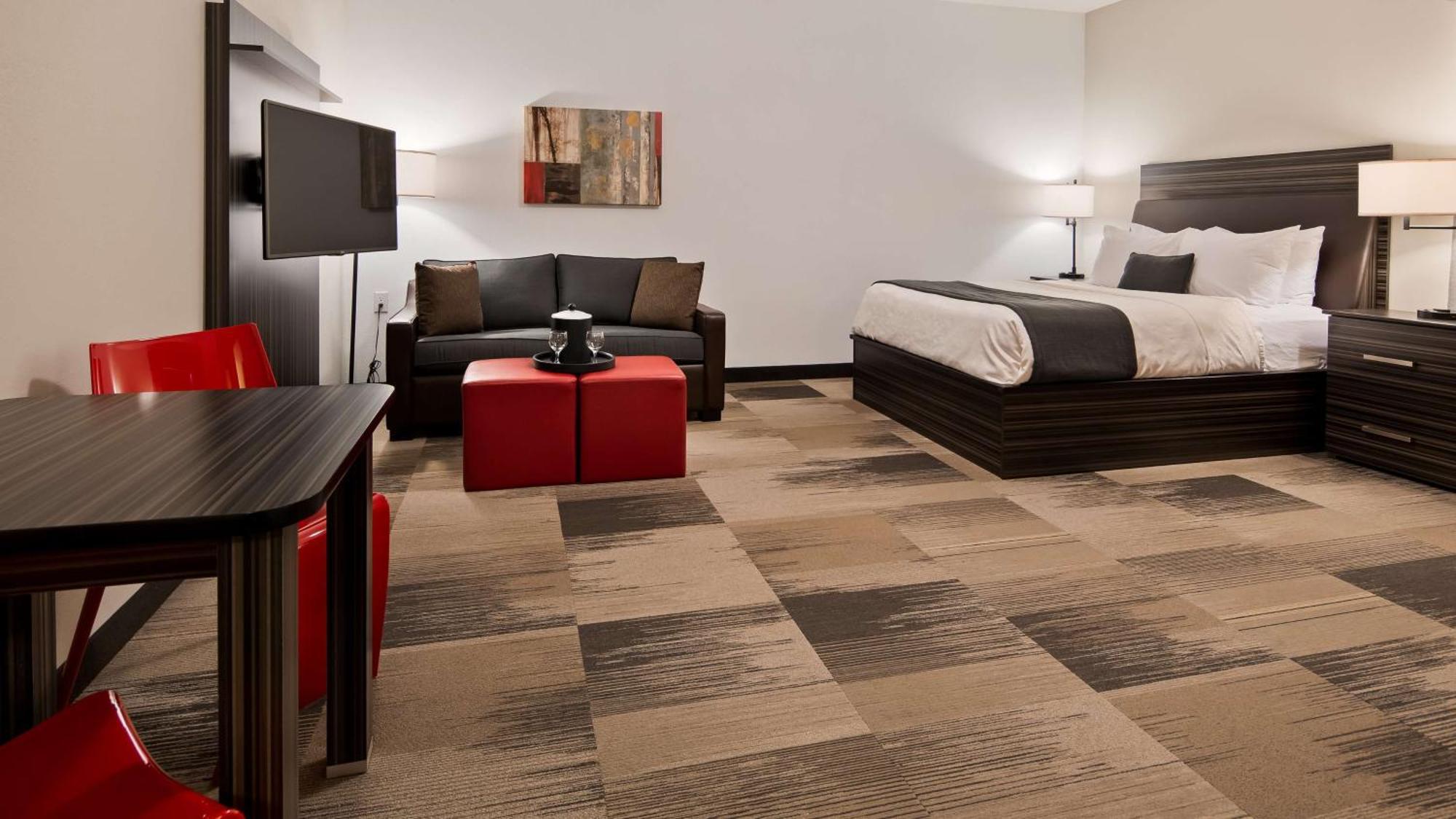 Best Western Plus Airport Inn & Suites Saskatoon Bagian luar foto