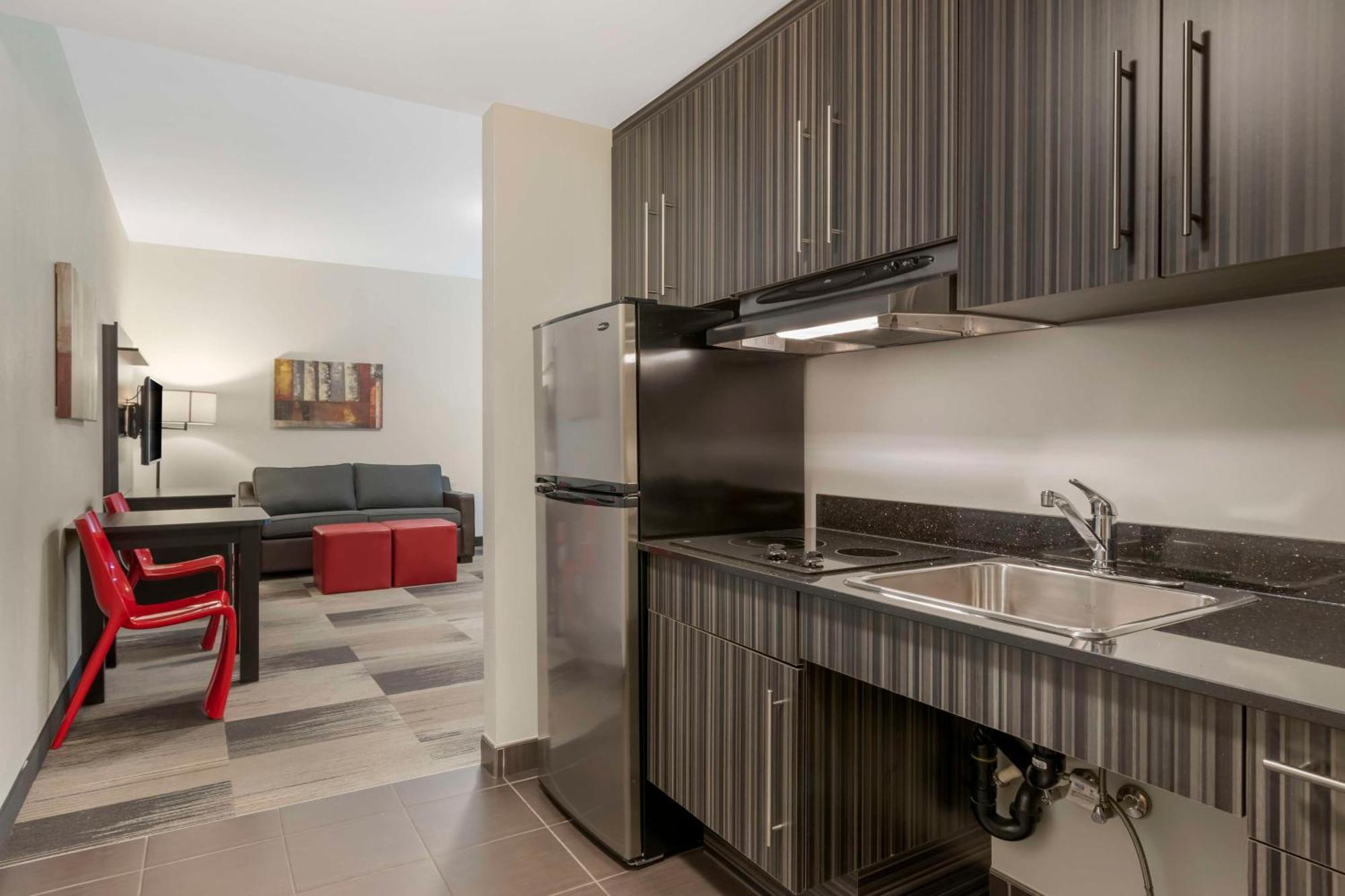 Best Western Plus Airport Inn & Suites Saskatoon Bagian luar foto