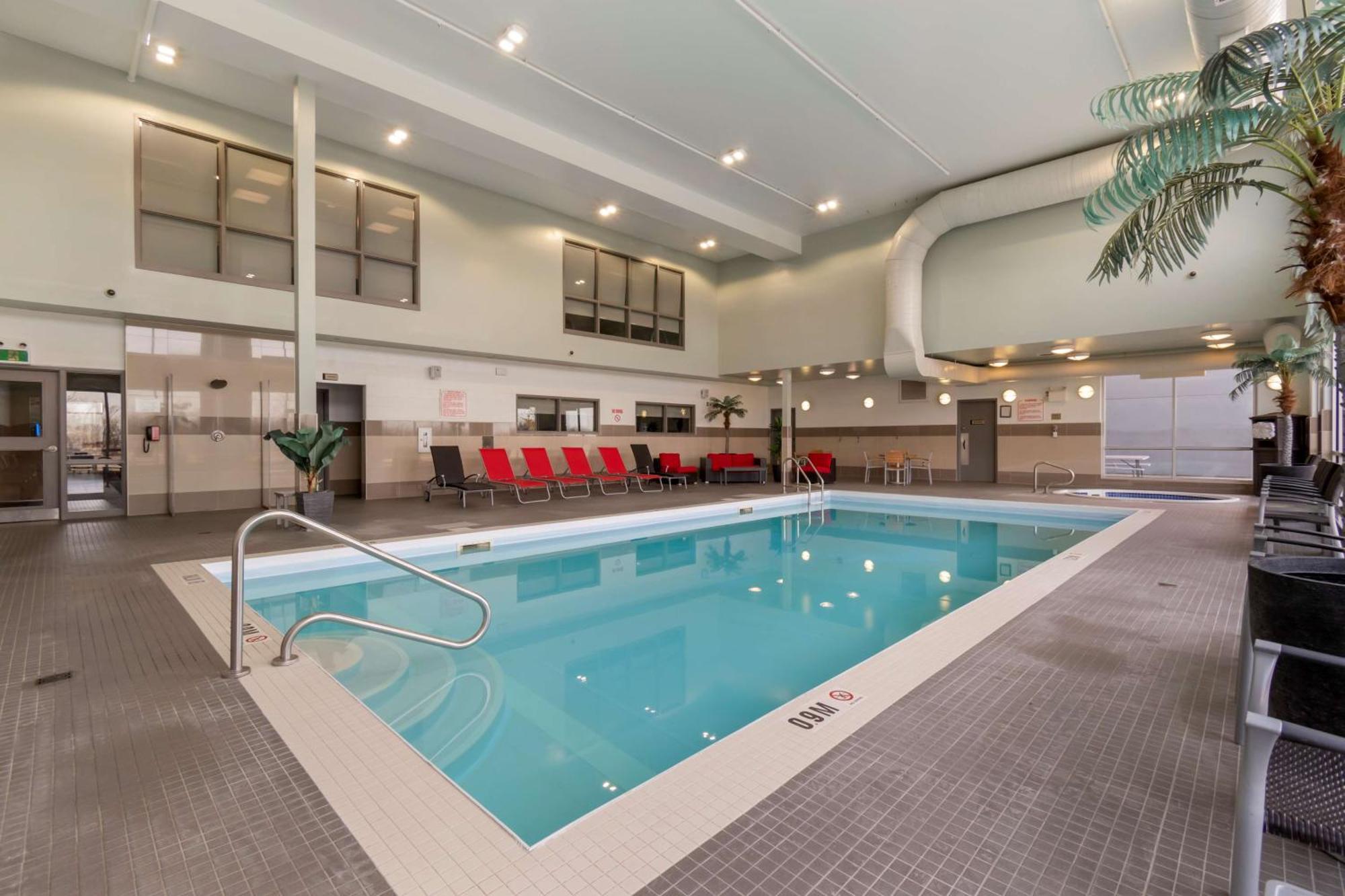 Best Western Plus Airport Inn & Suites Saskatoon Bagian luar foto