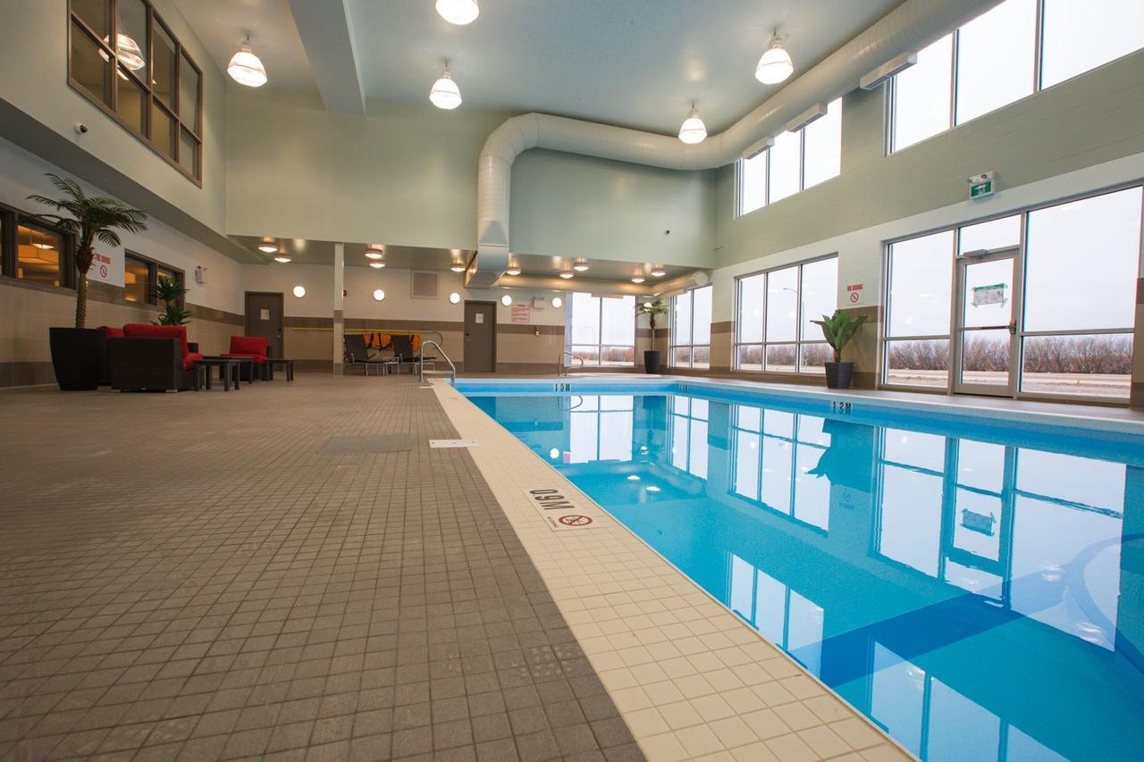 Best Western Plus Airport Inn & Suites Saskatoon Bagian luar foto