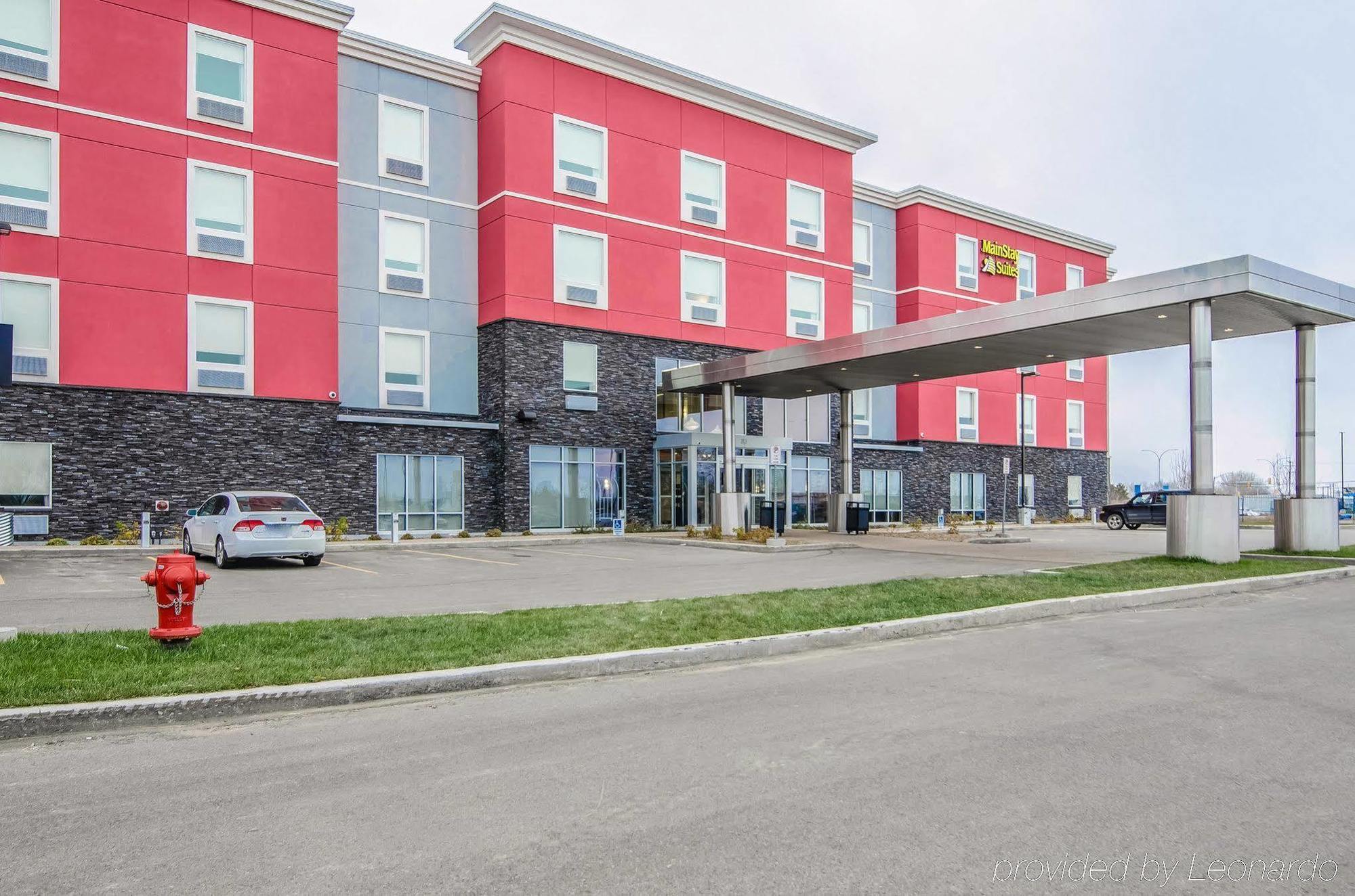 Best Western Plus Airport Inn & Suites Saskatoon Bagian luar foto
