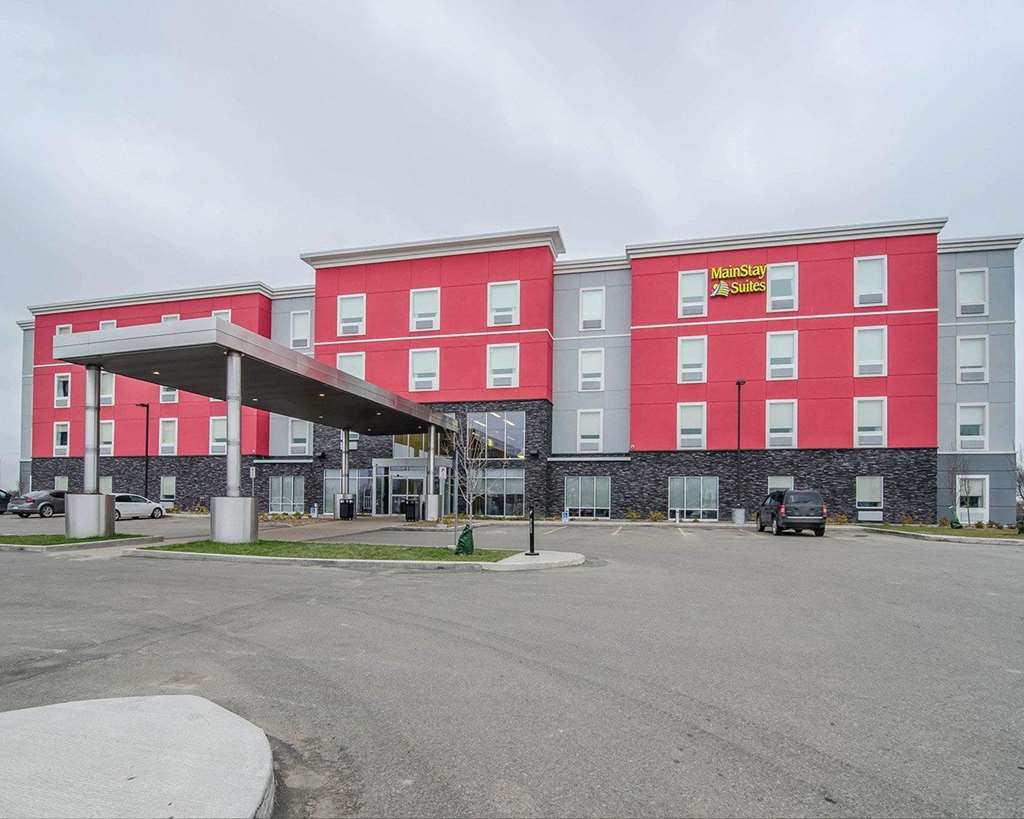 Best Western Plus Airport Inn & Suites Saskatoon Bagian luar foto
