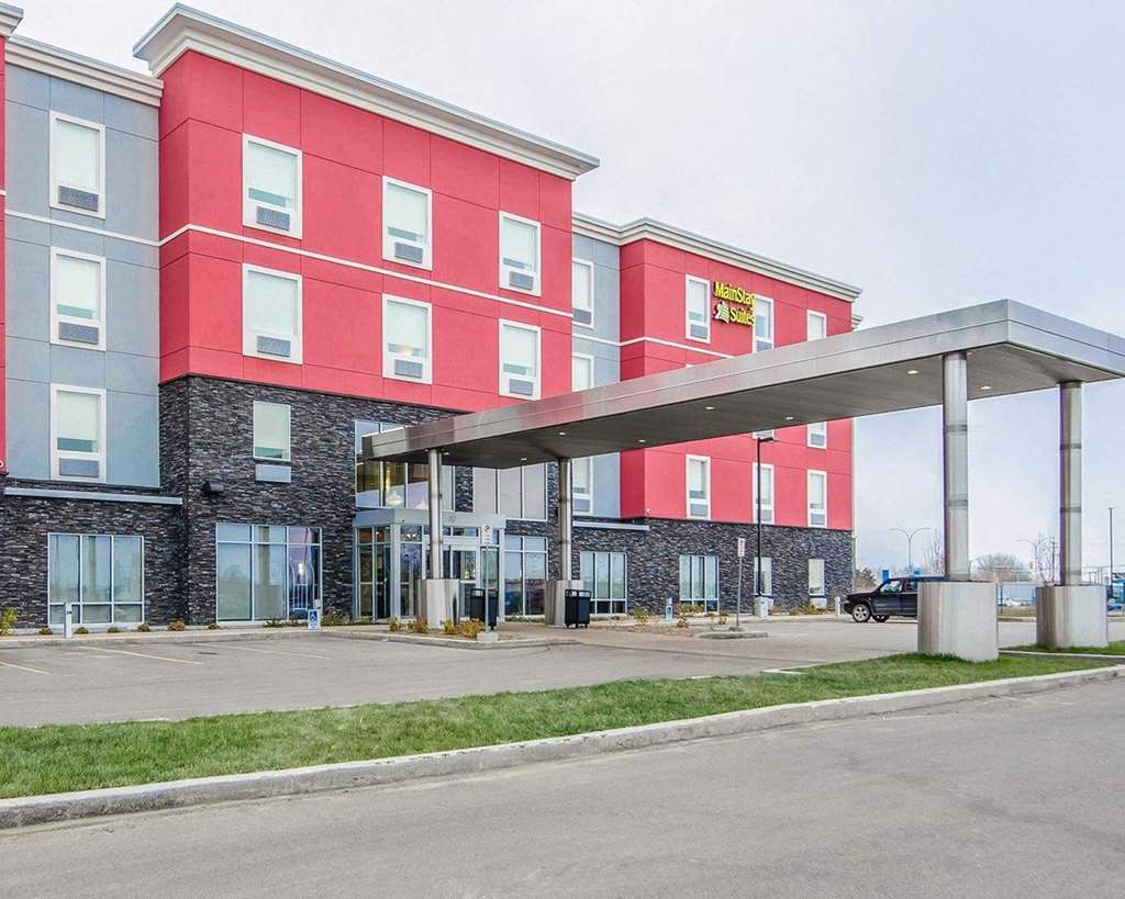 Best Western Plus Airport Inn & Suites Saskatoon Bagian luar foto