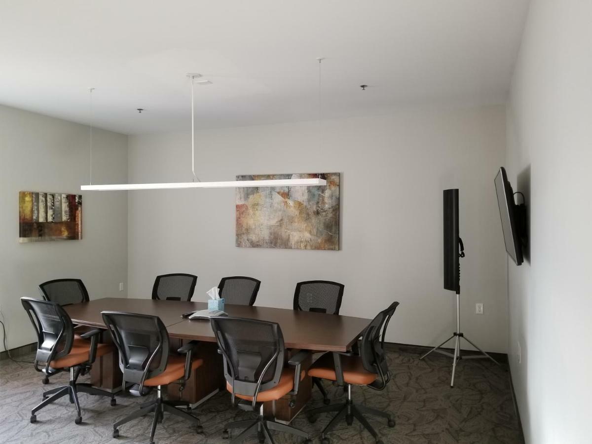 Best Western Plus Airport Inn & Suites Saskatoon Bagian luar foto