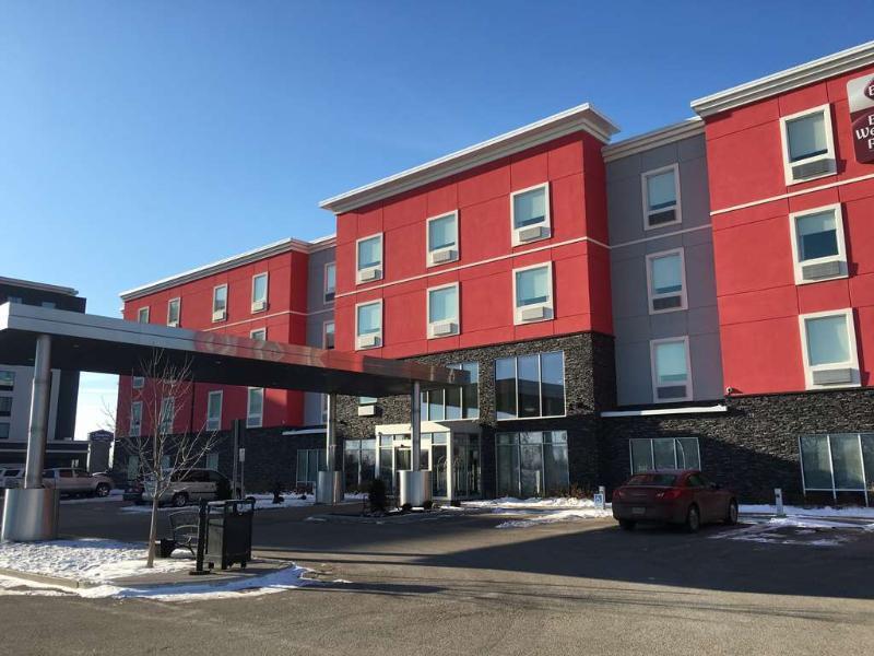 Best Western Plus Airport Inn & Suites Saskatoon Bagian luar foto